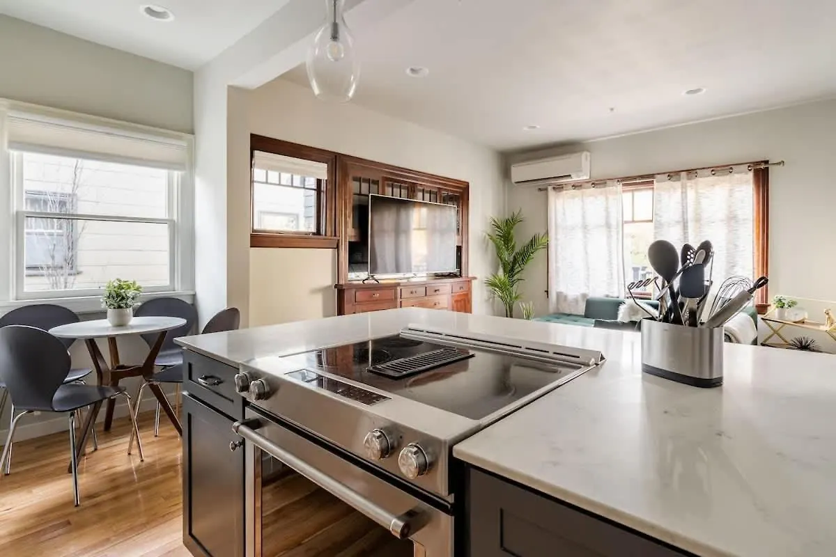 Stay Portland - Well-Preserved Quintessential 1922 Craftsman 0*,  United States