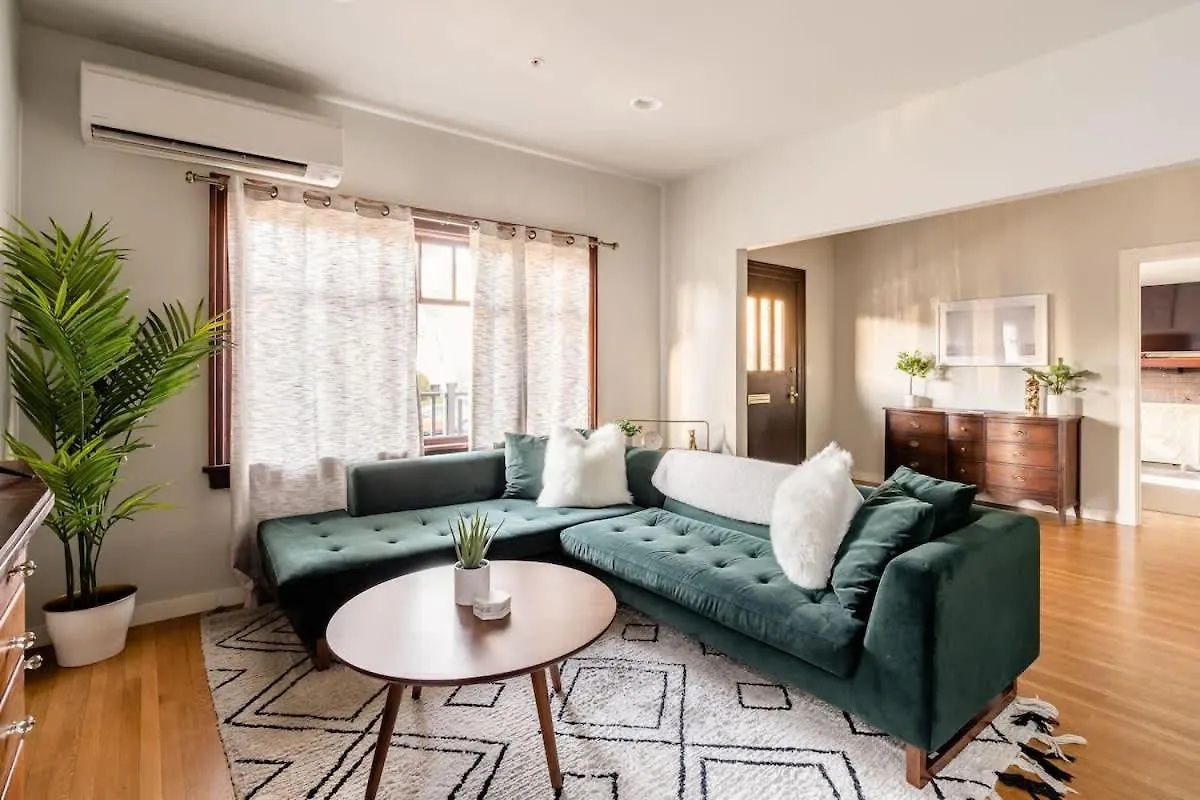 Stay Portland - Well-Preserved Quintessential 1922 Craftsman Apartment