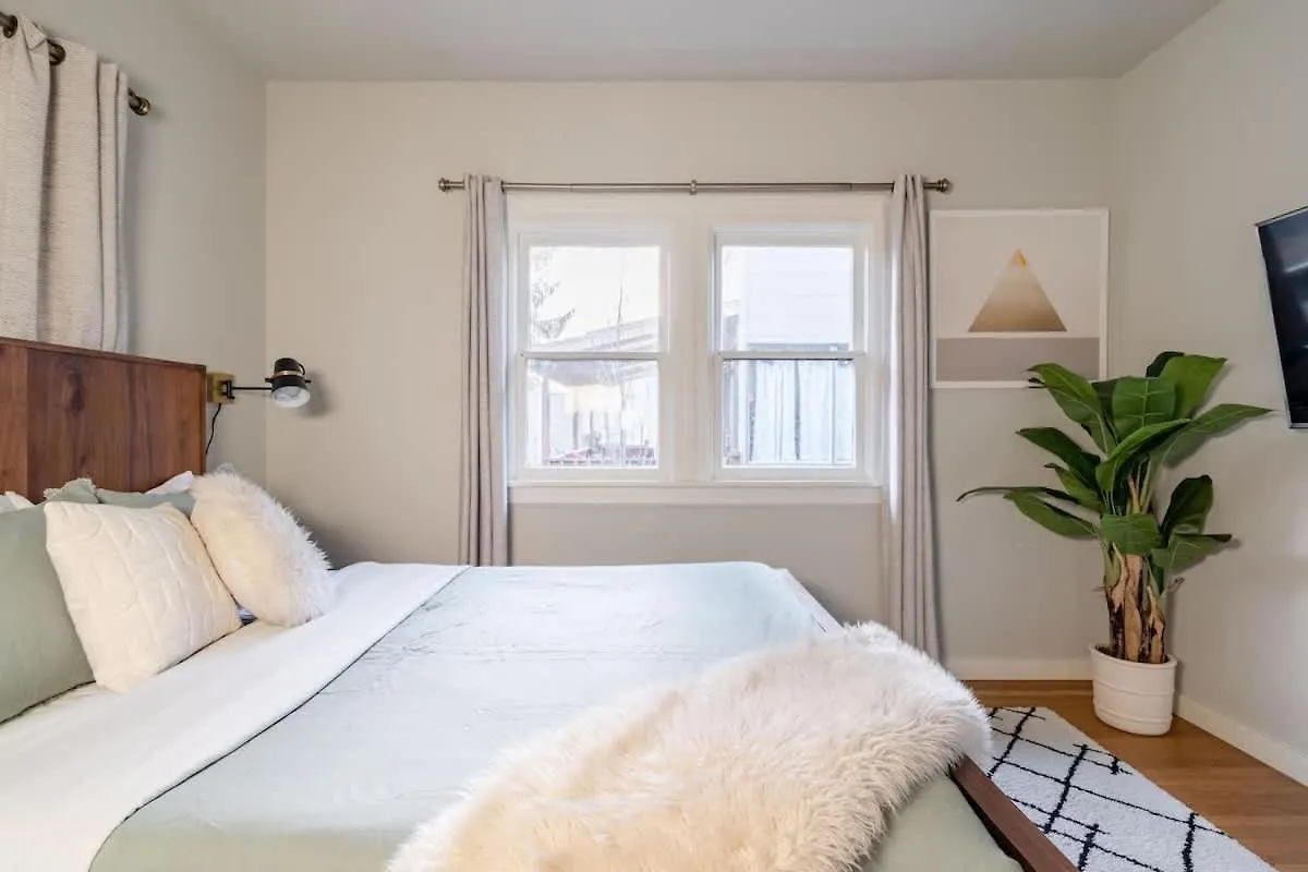Apartment Stay Portland - Well-Preserved Quintessential 1922 Craftsman
